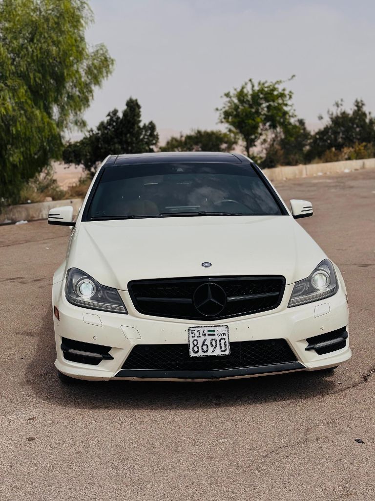 مرسيدس بنز C63 2012