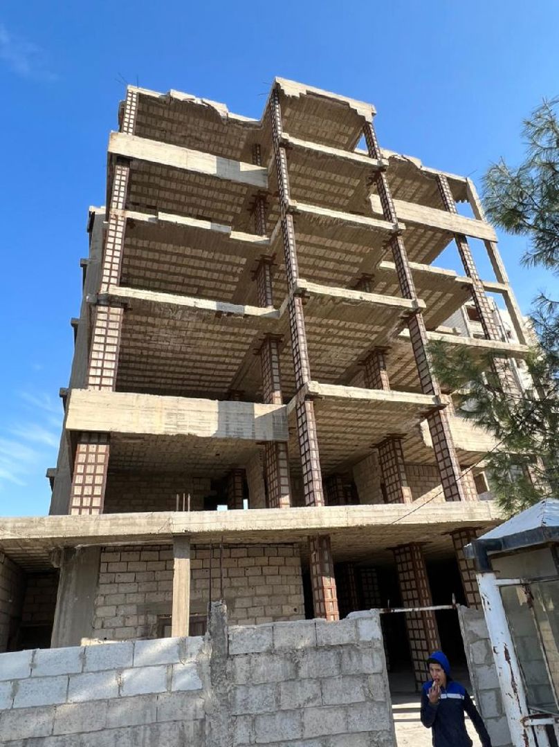 بناء 8500 م²